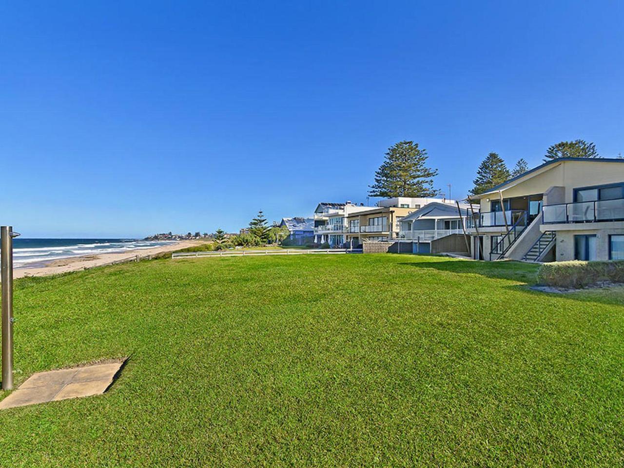 Beach Front Luxury Entrance Exterior foto